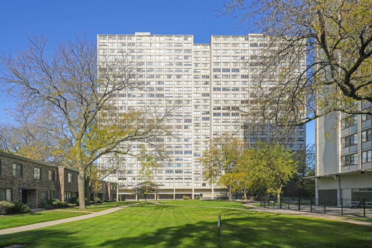 4800 S Lake Park Ave. #1612, Chicago, IL 60615