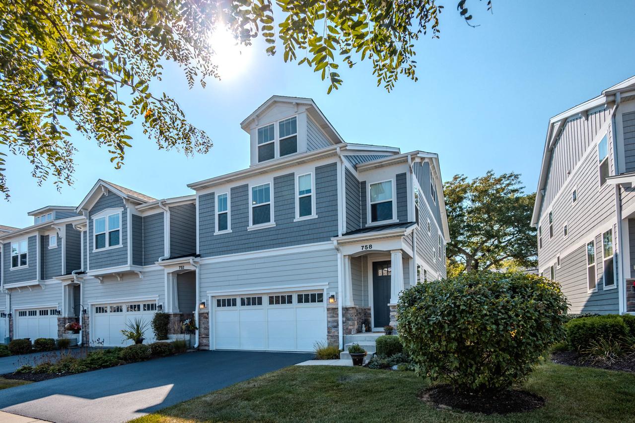 758 Riverbank Dr., Geneva, IL 60134