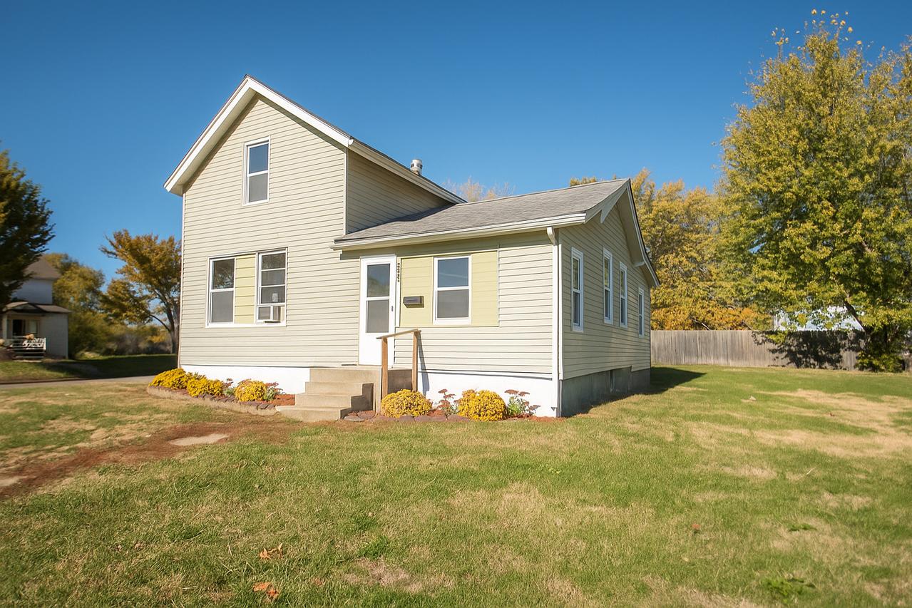 410 W 5th St., Sterling, IL 61081