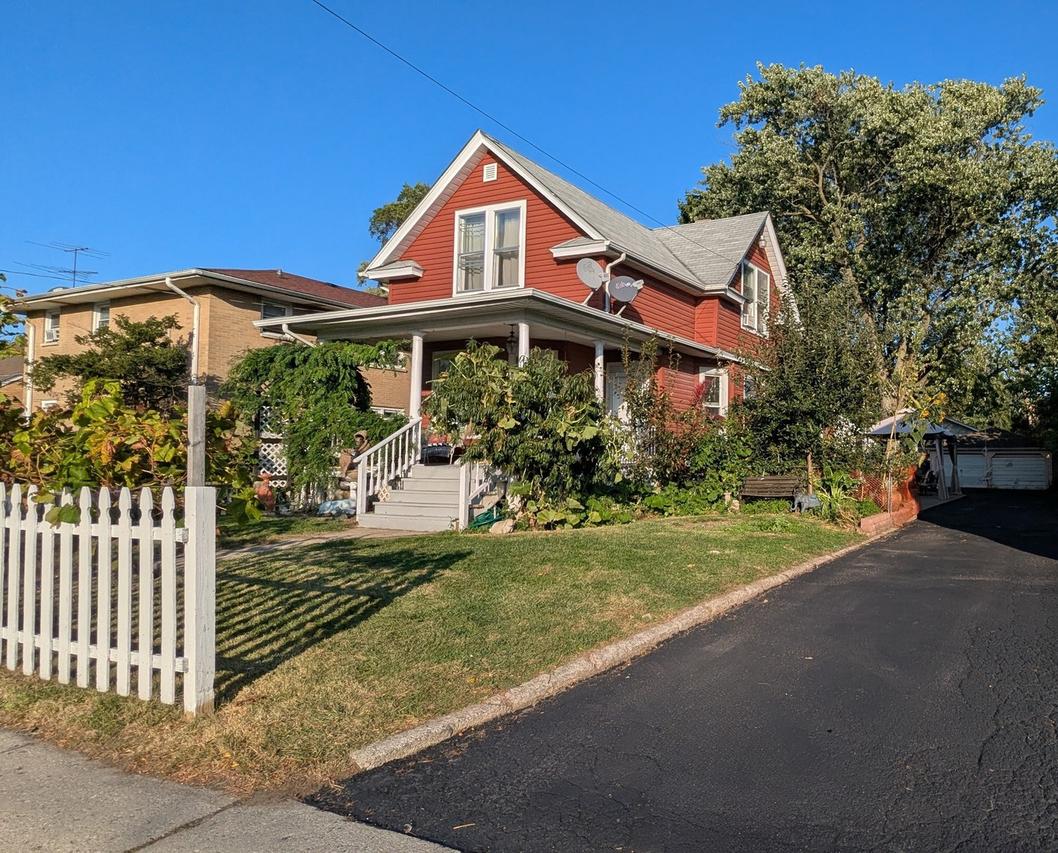 23 N Jackson St., Waukegan, IL 60085
