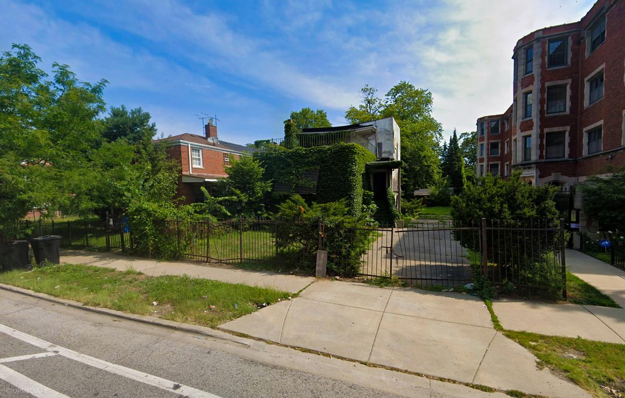 7853 S South Shore Dr., Chicago, IL 60649