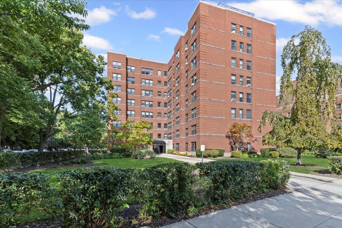 4900 N Marine Dr. #707, Chicago, IL 60640