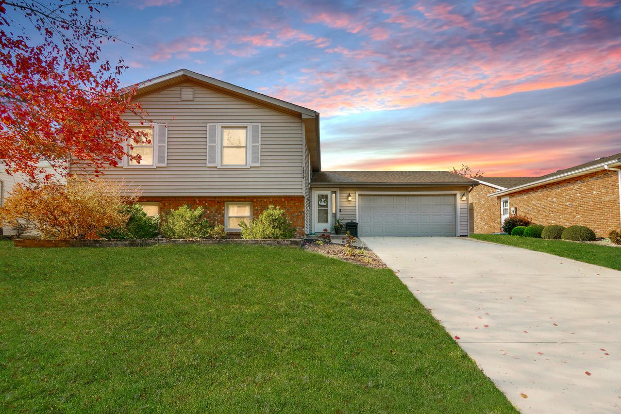 1314 Nicki Dr., Bloomington, IL 61704