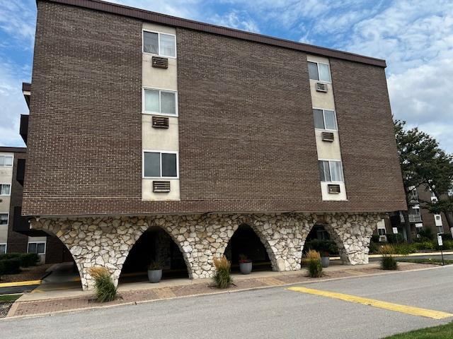 1301 S Finley Rd. #414, Lombard, IL 60148