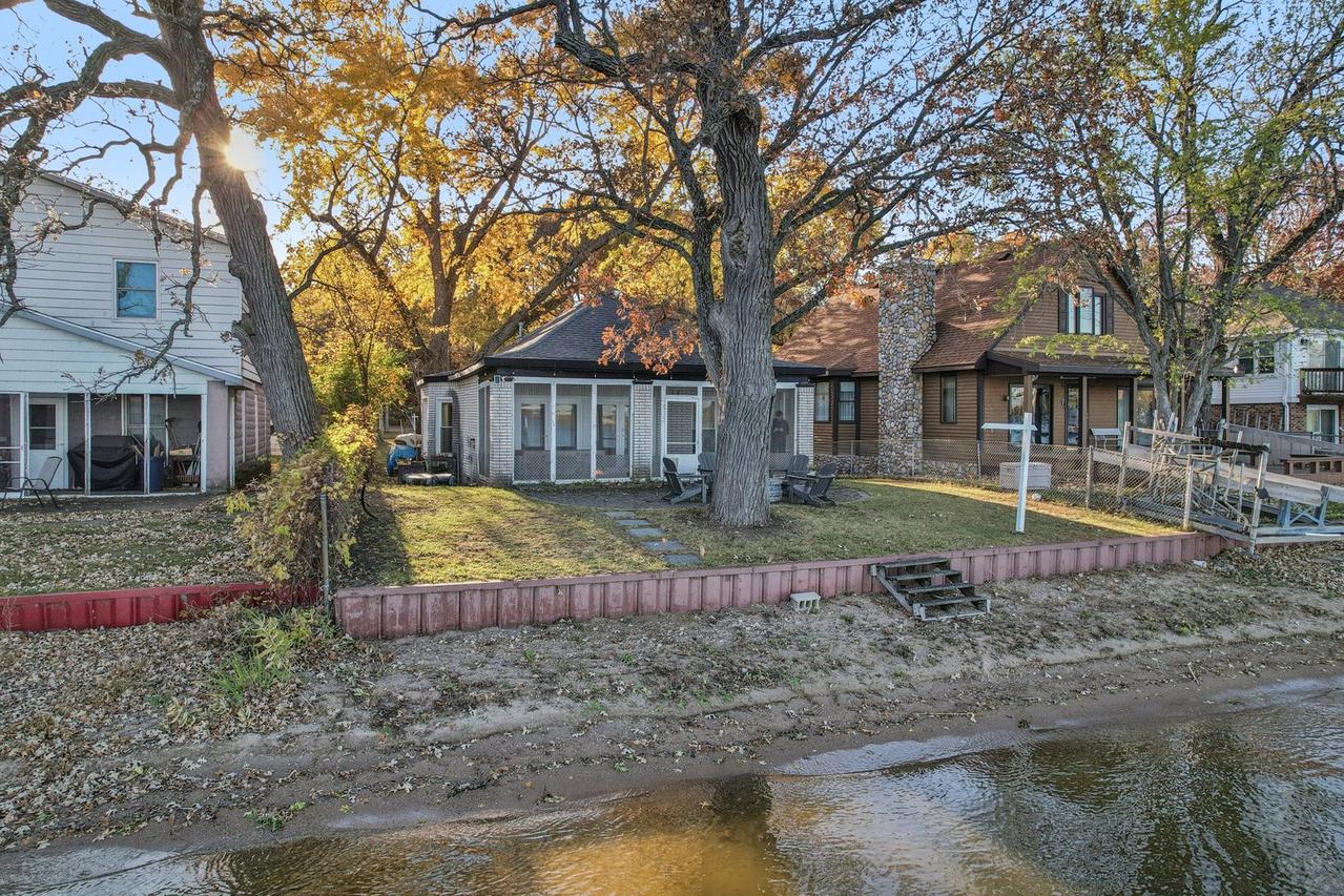 67 Cora Ave., Fox Lake, IL 60020