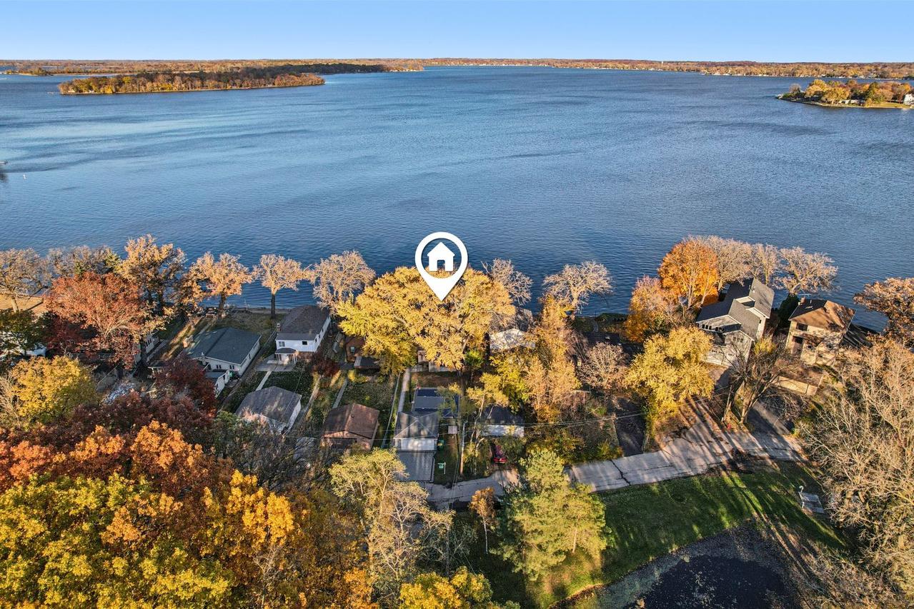 67 Cora Ave., Fox Lake, IL 60020