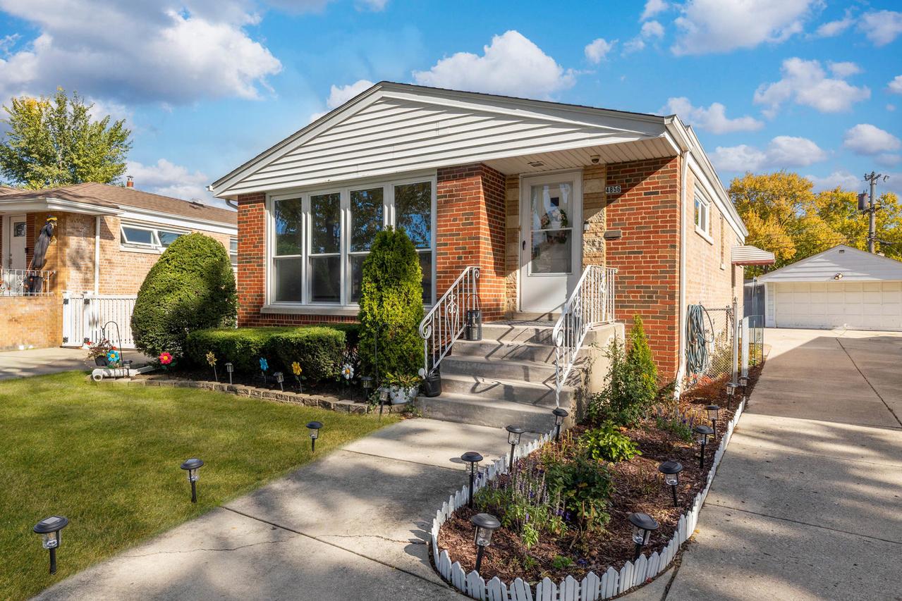 4856 Wick Dr., Oak Lawn, IL 60453