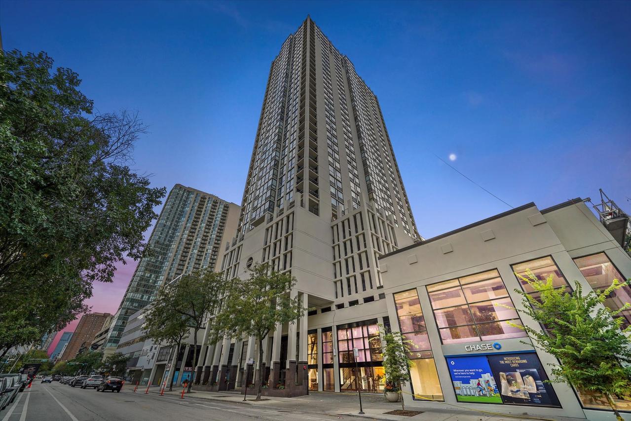 1122 N Clark St. #2202, Chicago, IL 60610