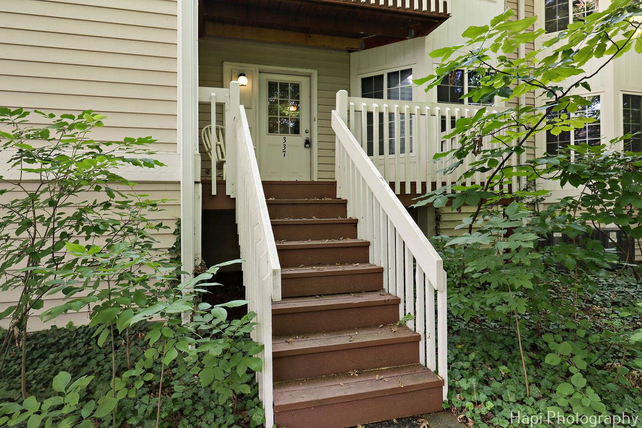 337 W Treehouse Ln. #11-2, Round Lake, IL 60073