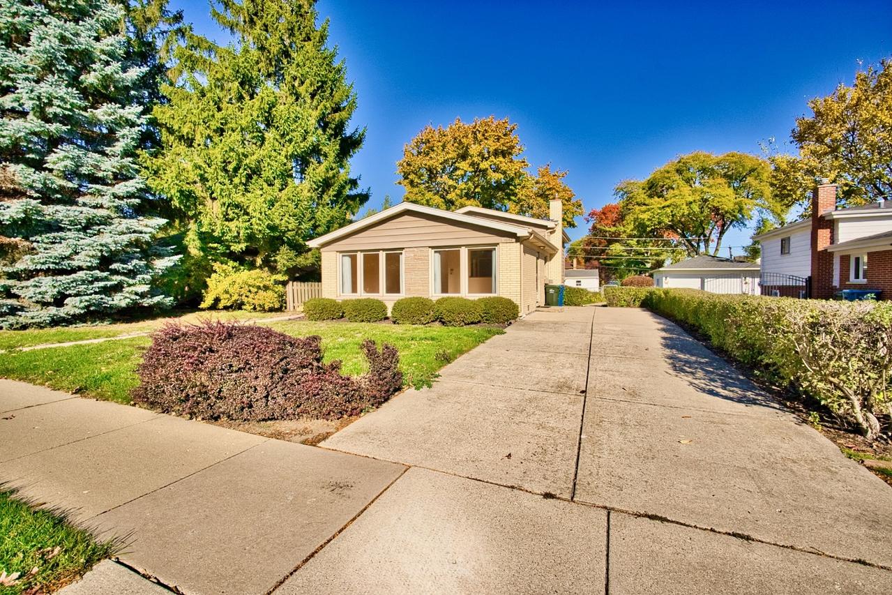 1042 W Central Rd., Mount Prospect, IL 60056