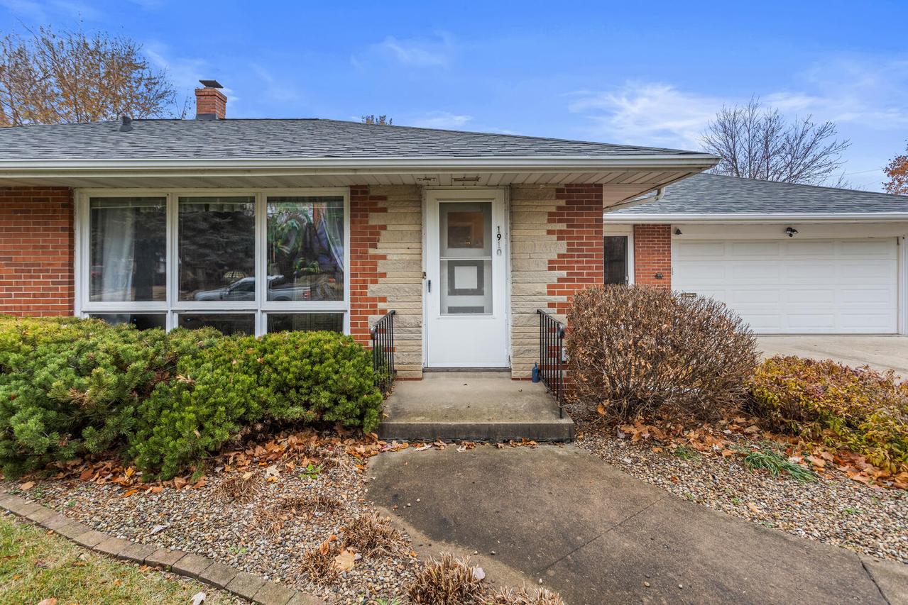 1910 Garling Dr., Bloomington, IL 61701