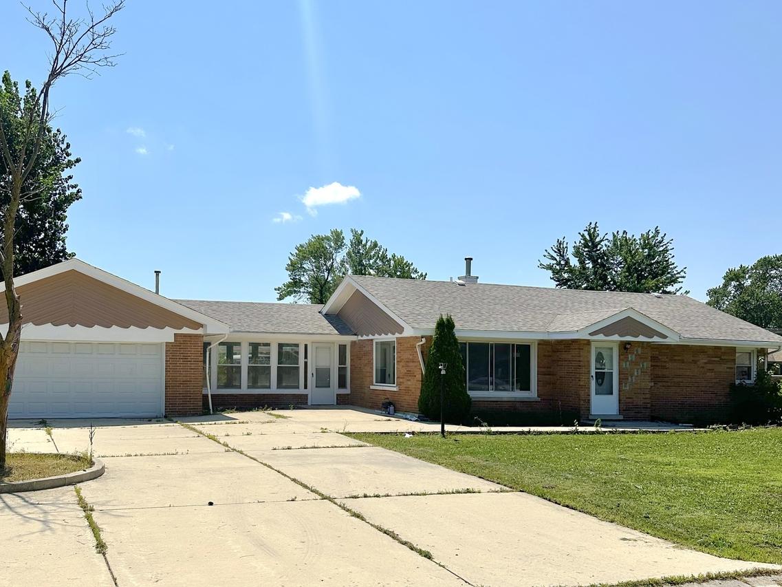 9405 S 76th Ct., Hickory Hills, IL 60457