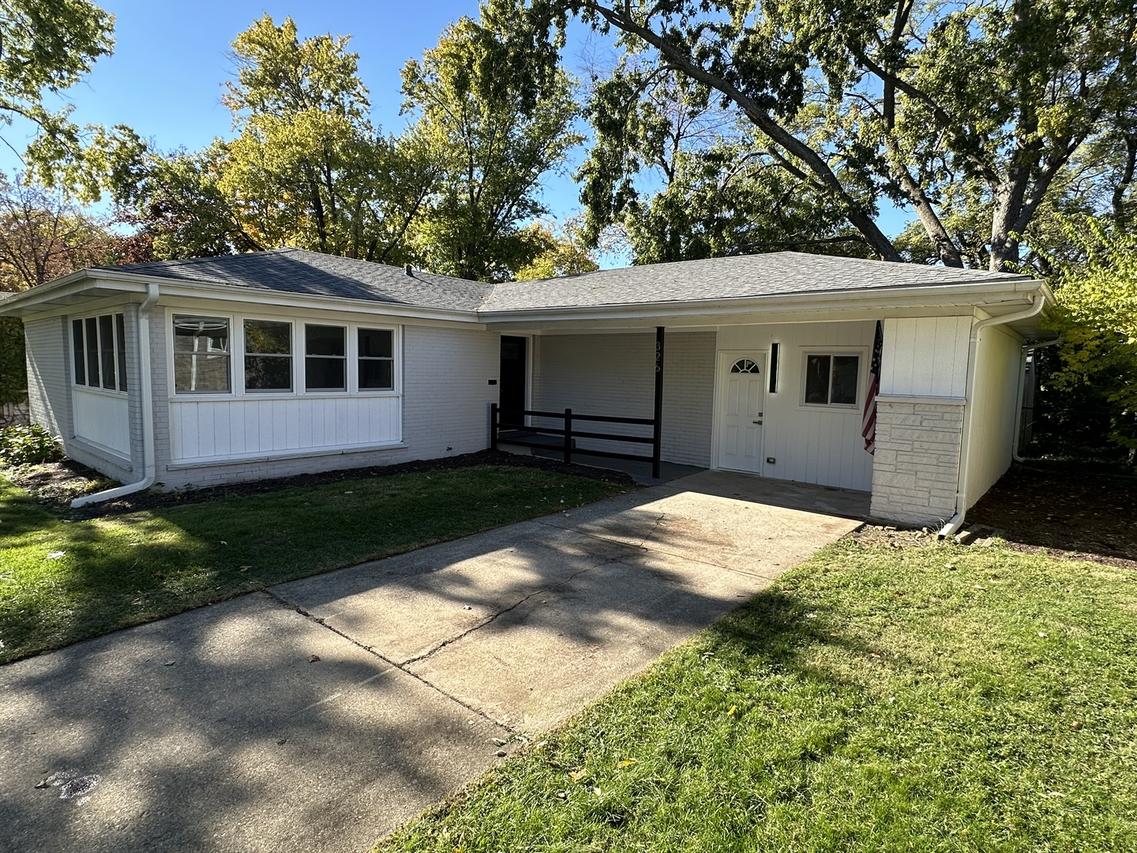 326 Indian Dr., Glen Ellyn, IL 60137