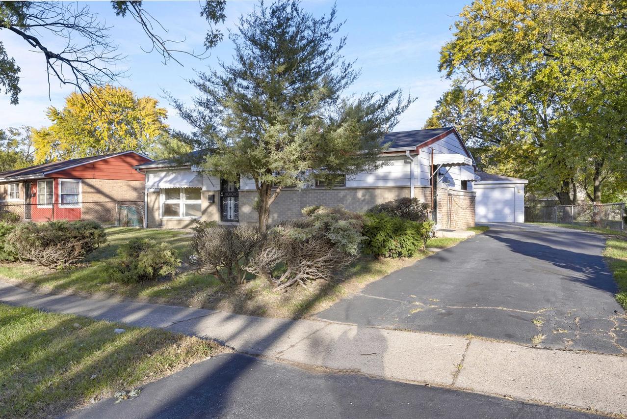 16501 Oxford Dr., Markham, IL 60428