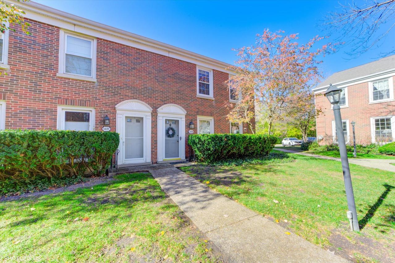 1429 Pebblecreek Dr., Glenview, IL 60025