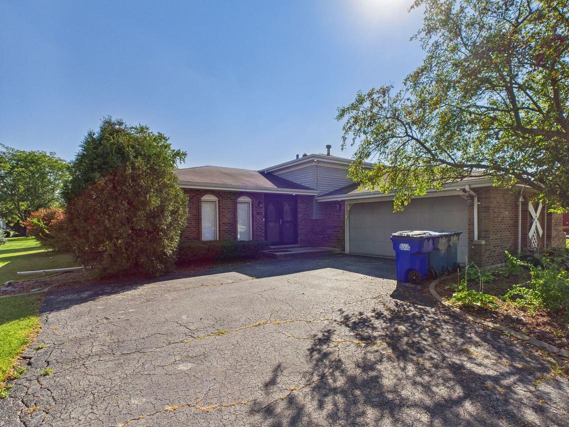 1200 Jacqueline Dr., Crete, IL 60417