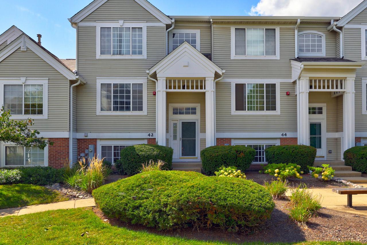 42 Cherbourg Ct., Wheeling, IL 60090