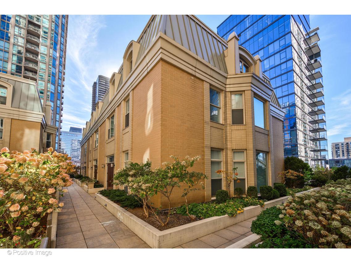 25 E Superior St. #11D, Chicago, IL 60611
