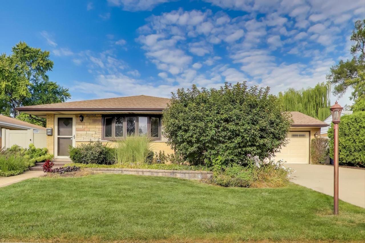 656 Jon Ln., Des Plaines, IL 60016