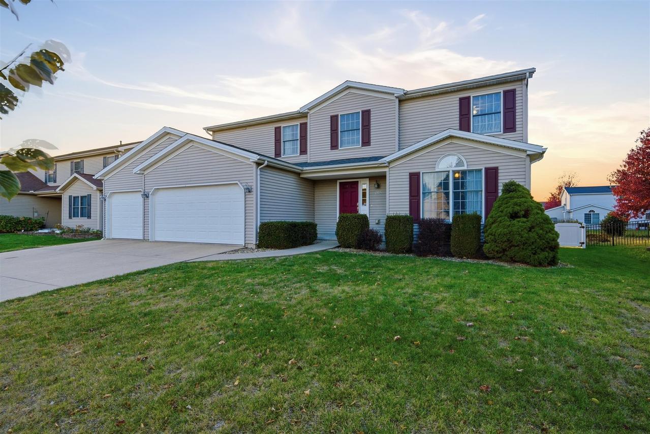 1305 Cashel Dr., Bloomington, IL 61704