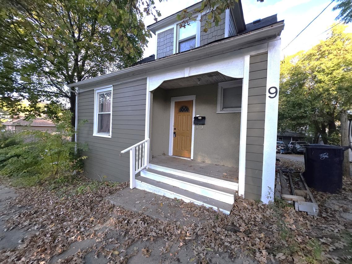 9 N Jackson St., Elgin, IL 60123