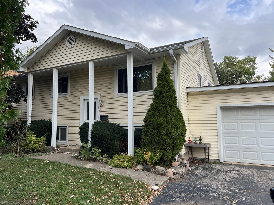 342 Allanson Rd., Mundelein, IL 60060