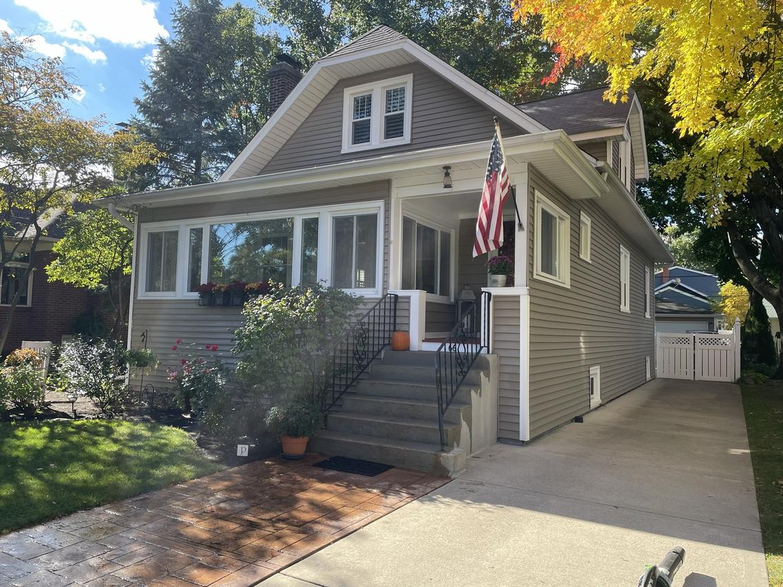 66 Dover Ave., La Grange, IL 60525