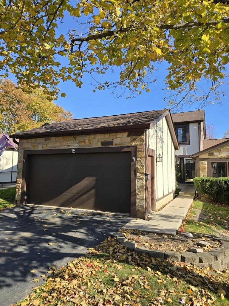 15 White Oak Cir., St. Charles, IL 60174