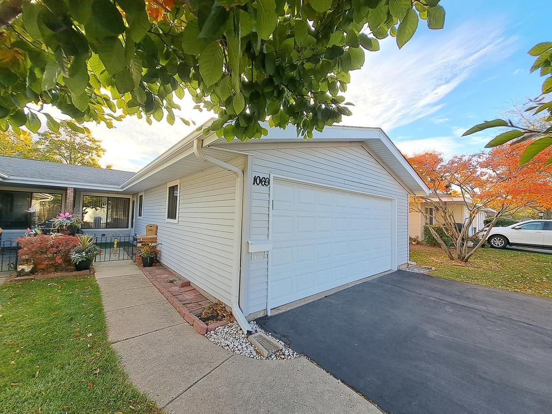 1069 Mohegan Ln., Schaumburg, IL 60193