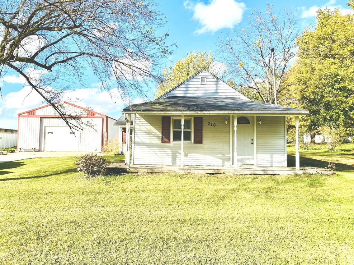 210 S 1st St., Holcomb, IL 61043