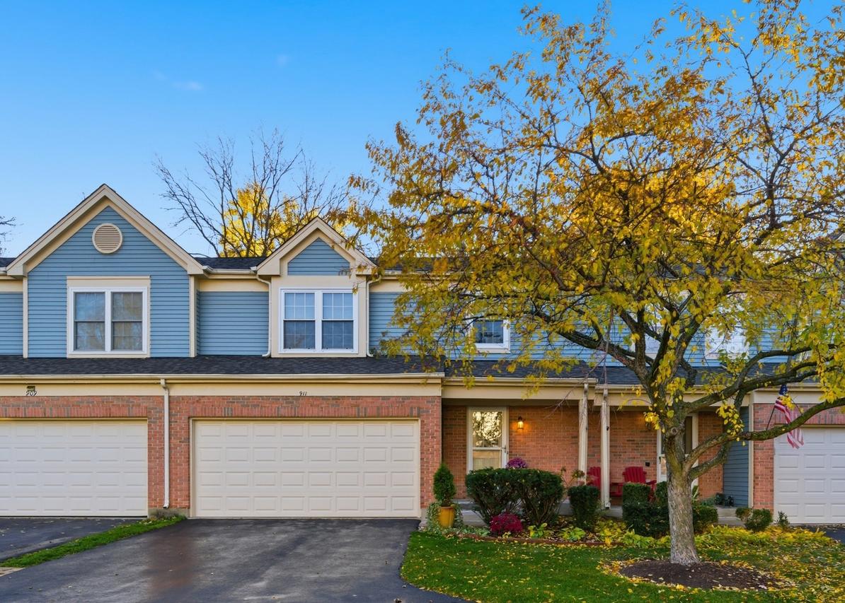 911 Old Oak Cir., Algonquin, IL 60102