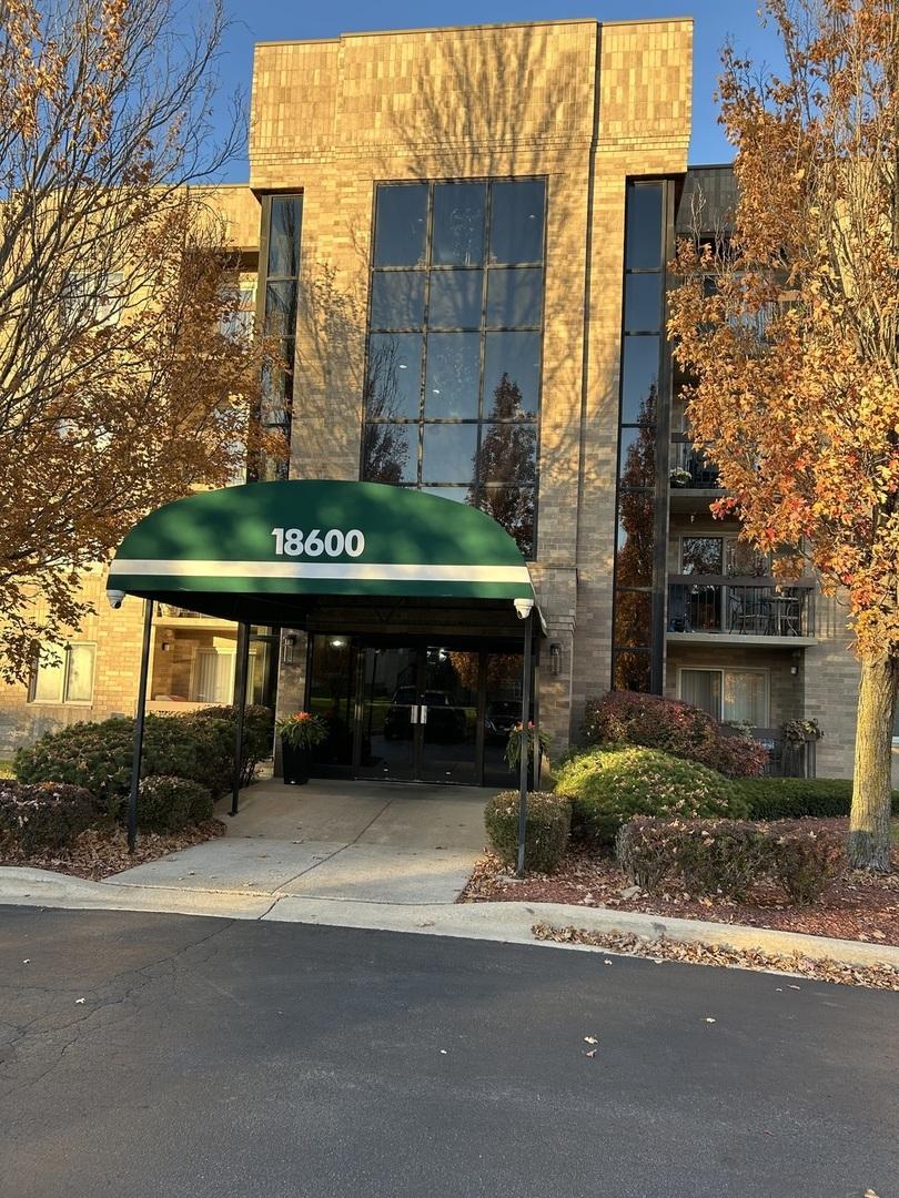 18600 Village West Dr. #206, Hazel Crest, IL 60429