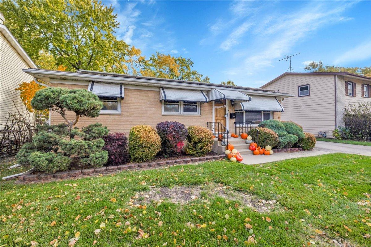 1427 S Busse Rd., Mount Prospect, IL 60056