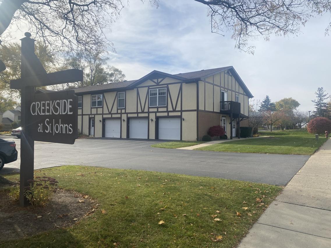 404 Saint Johns Rd. #C, Woodstock, IL 60098