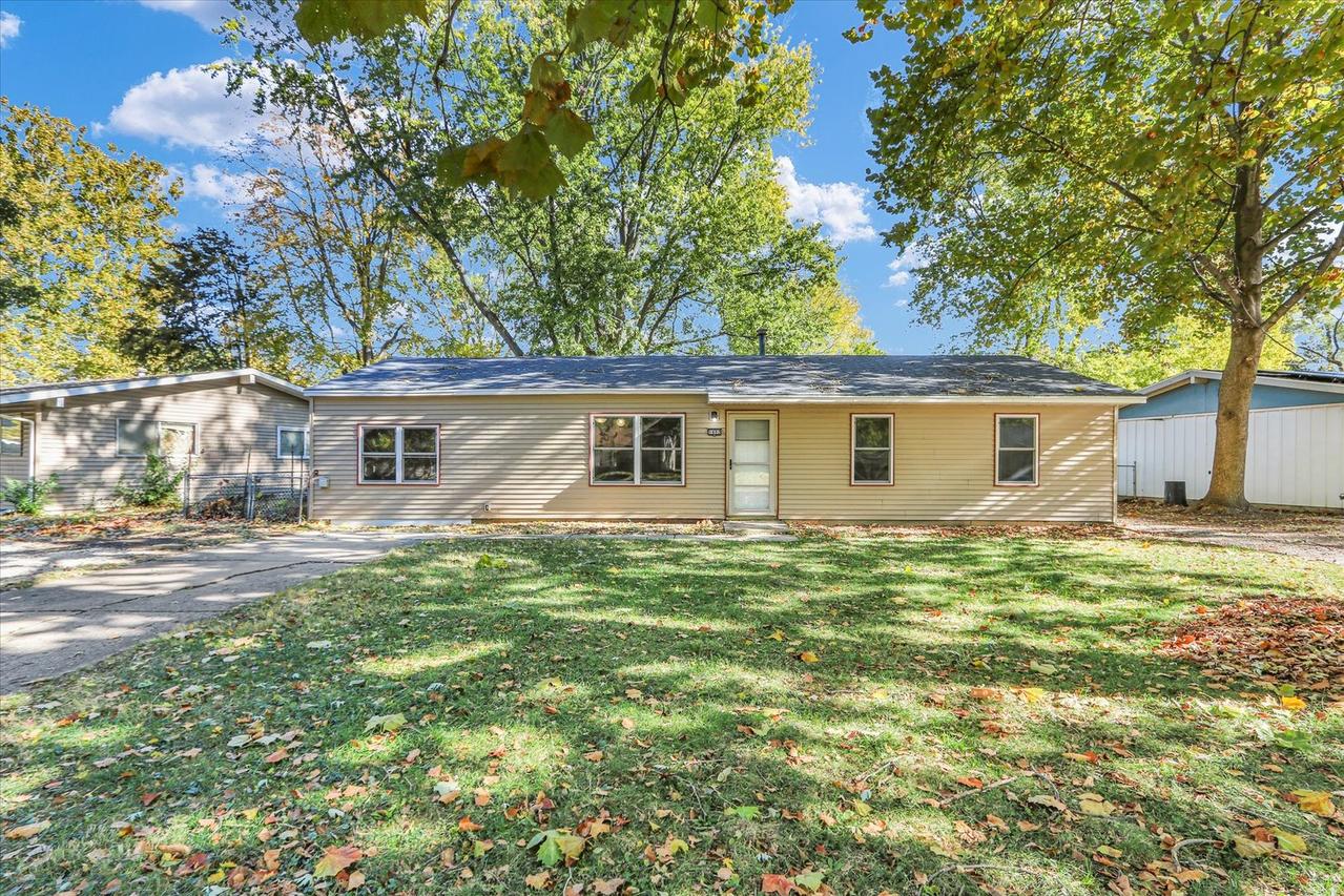 1402 Scottsdale Dr., Champaign, IL 61821