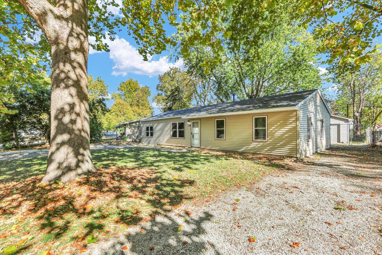 1402 Scottsdale Dr., Champaign, IL 61821