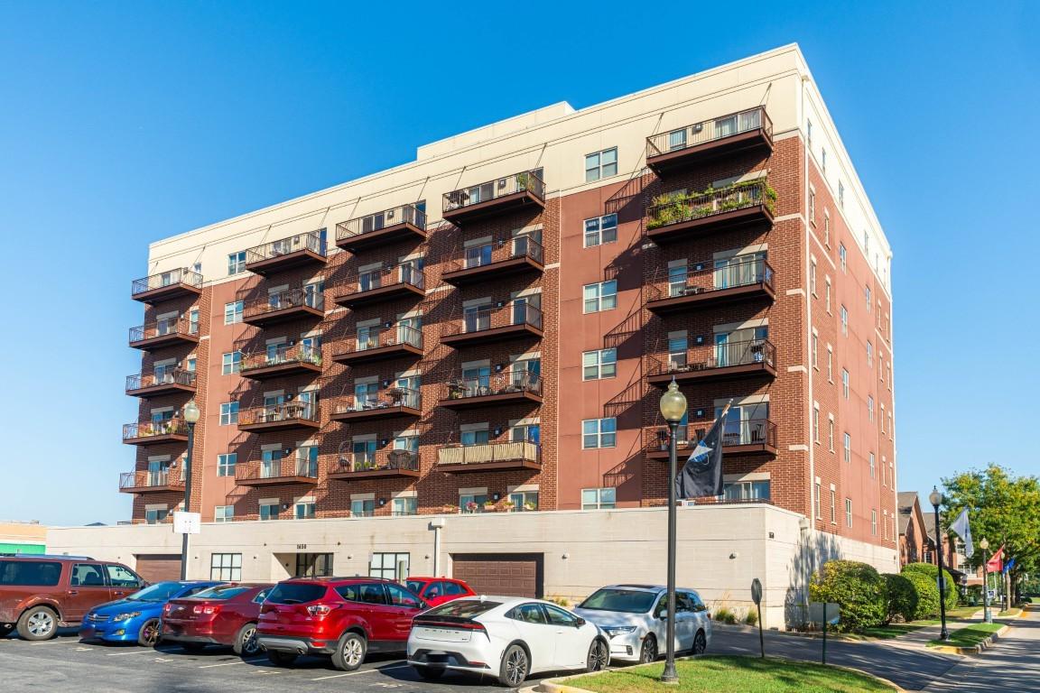 1650 Riverwoods Dr. #205, Melrose Park, IL 60160