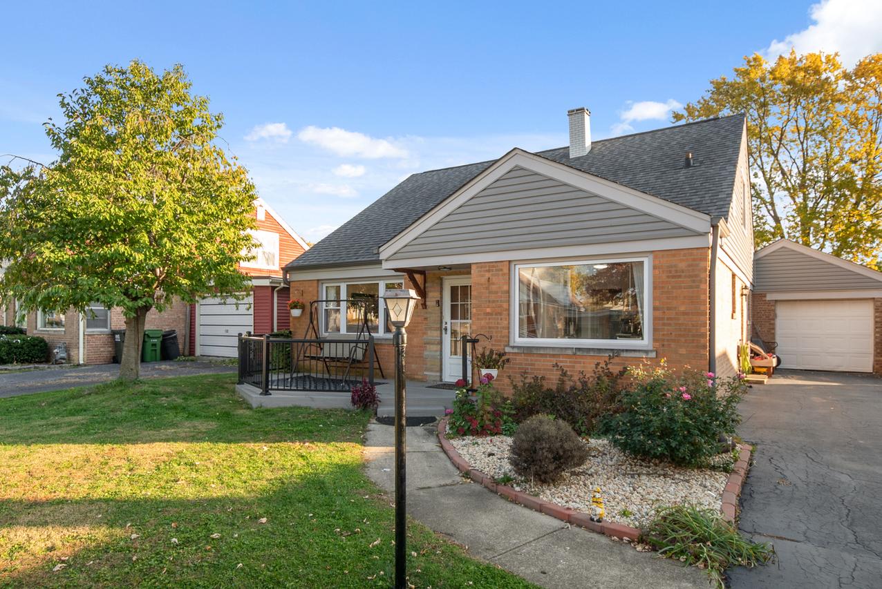 4045 Stillwell Pl., Oak Lawn, IL 60453