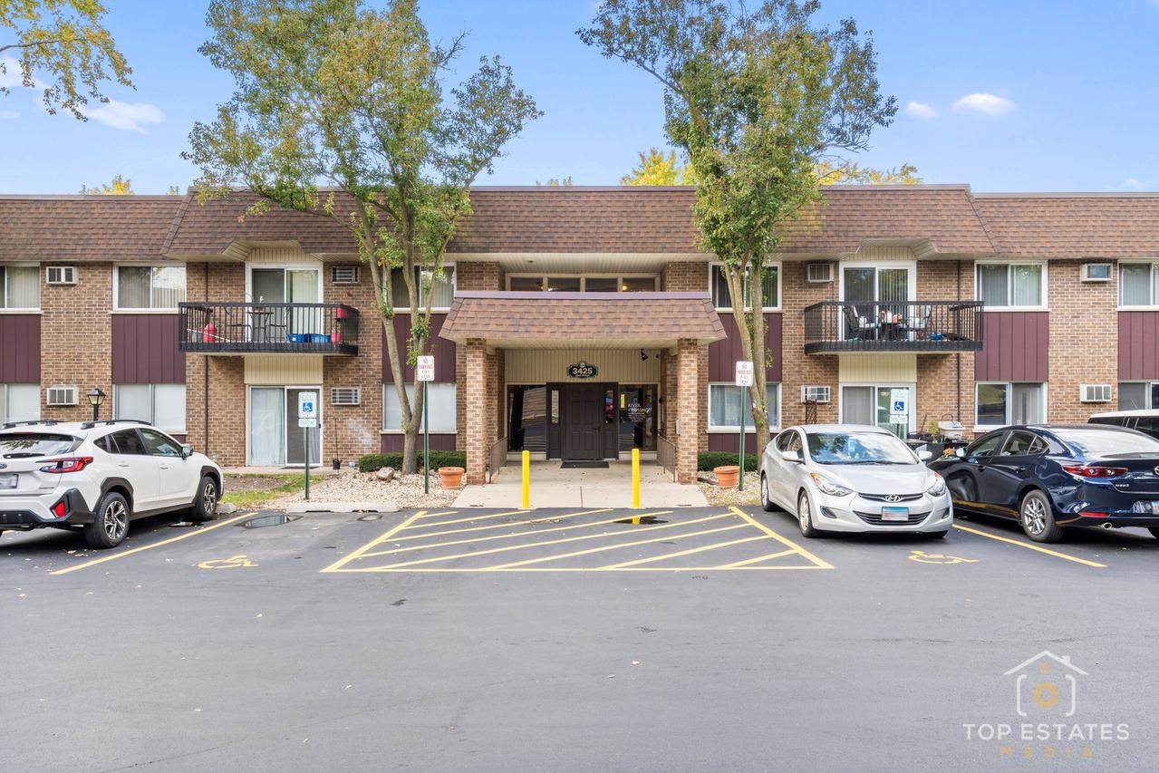 3425 83rd St. #D5, Woodridge, IL 60517
