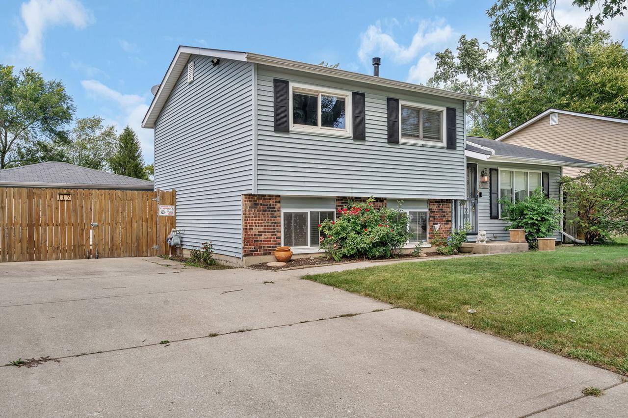 117 Galewood Dr., Bolingbrook, IL 60440