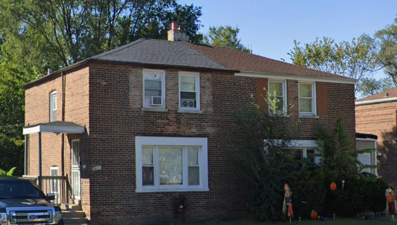 9918 S Hoxie Ave., Chicago, IL 60617