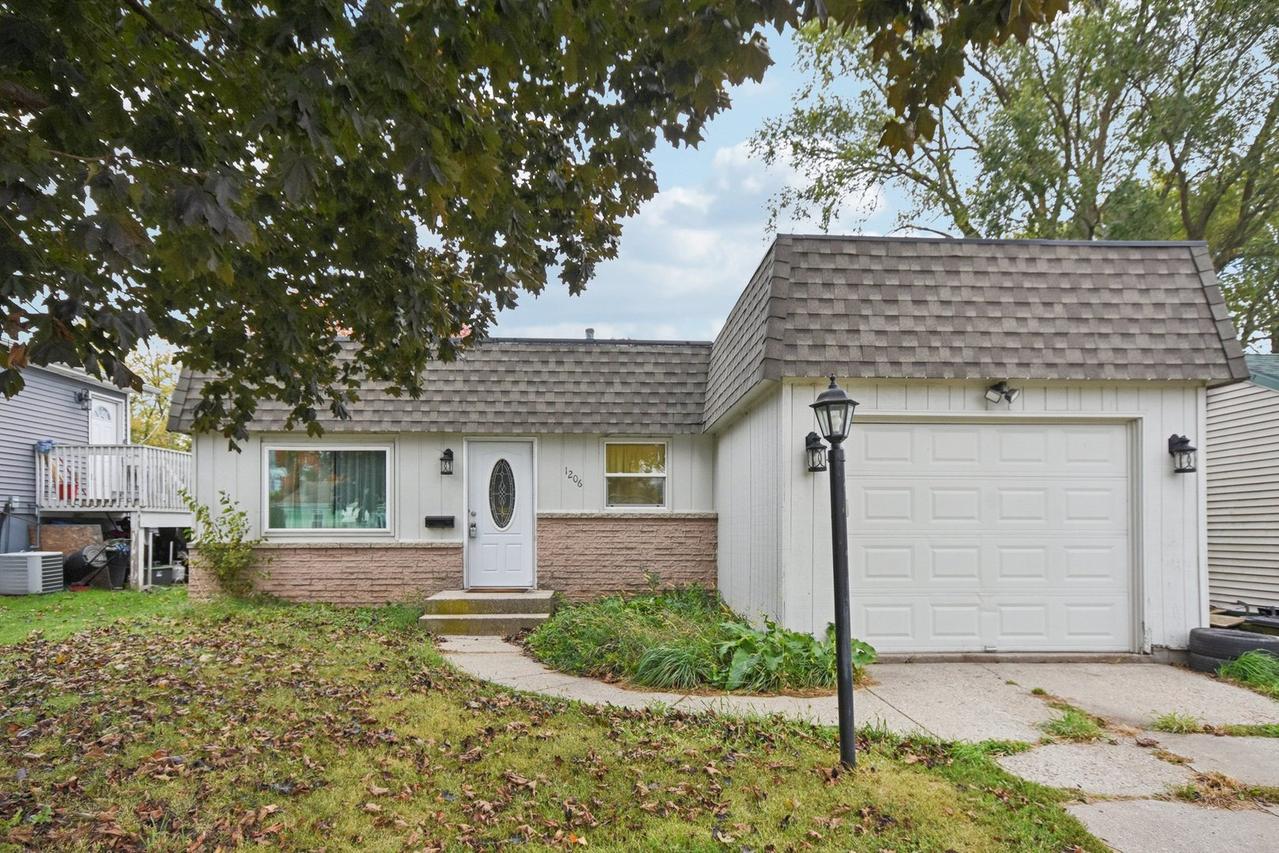 1206 8th Ave., Belvidere, IL 61008