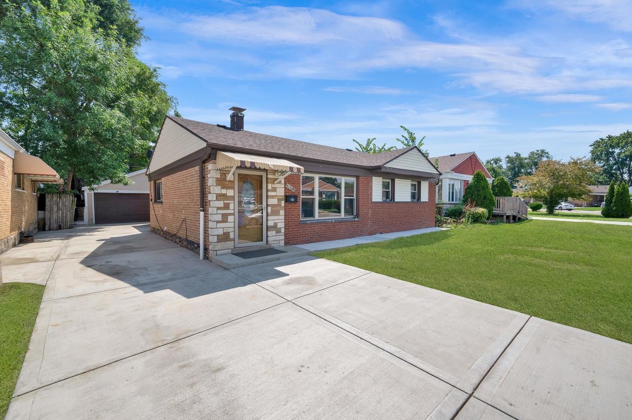 8053 S Kenton Ave., Chicago, IL 60652