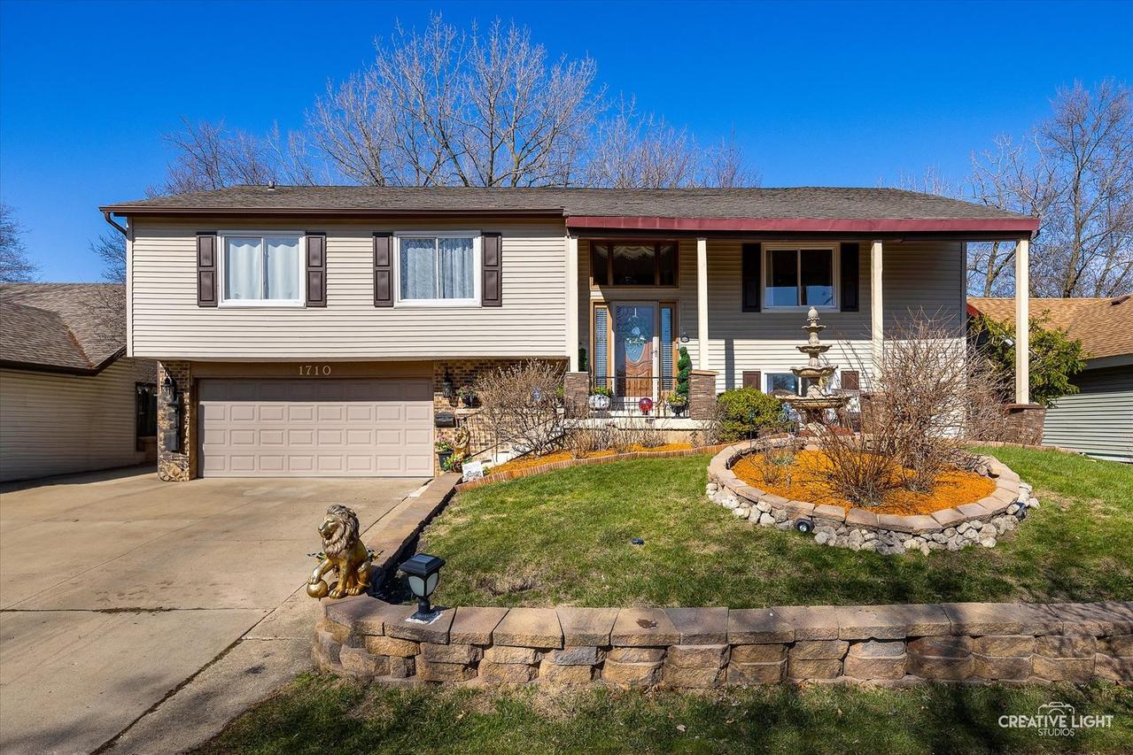 1710 Arlington Dr., Hanover Park, IL 60133