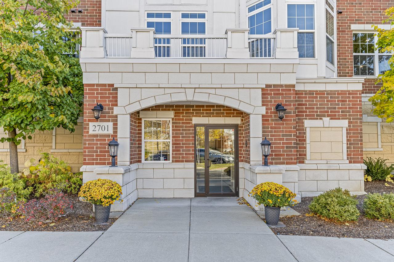 2701 Commons Dr. #210, Glenview, IL 60026