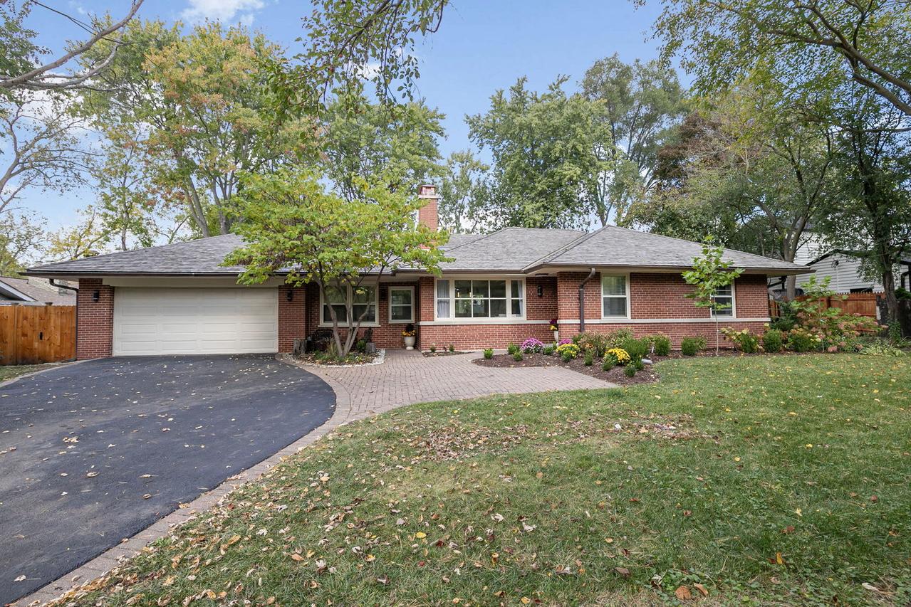 124 W Old Elm Rd., Lake Forest, IL 60045