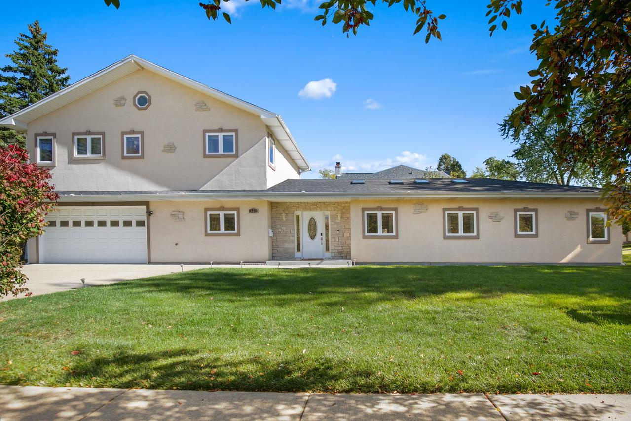 227 S Walnut Ln., Schaumburg, IL 60193