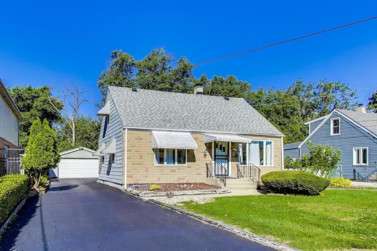 9348 Sayre Ave., Oak Lawn, IL 60453