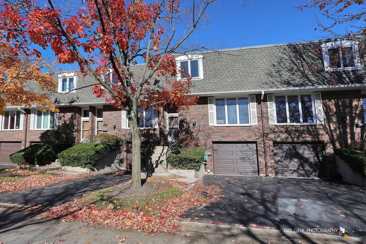 1857 Willowview Ter., Northfield, IL 60093