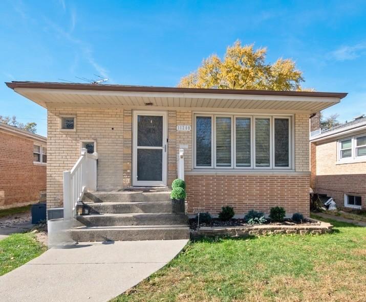 11208 S Sacramento Ave., Chicago, IL 60655